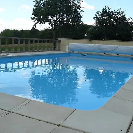 Aux 3 Pommiers Bed & Breakfast