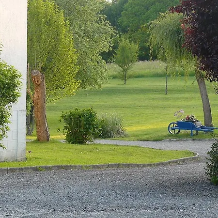 Aux 3 Pommiers Bed & Breakfast *